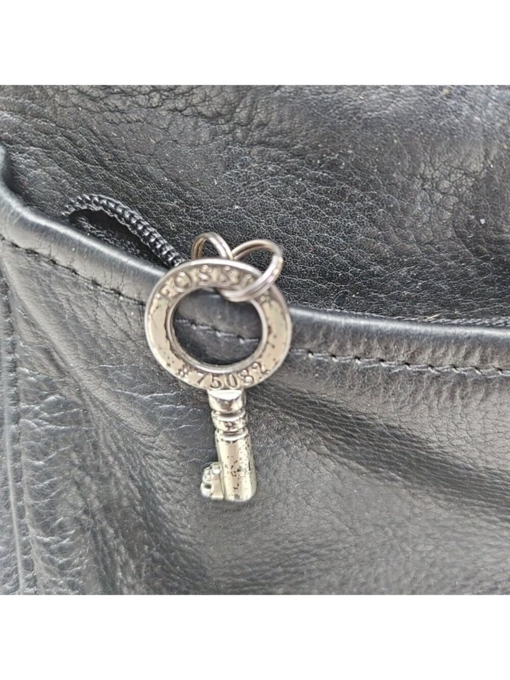 Vintage Fossil Black Leather Crossbody Bag Key Charm Y2K Minimalist - Picture 3 of 16